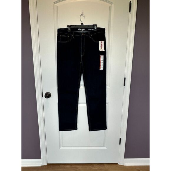 NWT Wrangler Relaxed Fit Straight Leg Men's Jeans Size 36 x 32 - Picture 1 of 9